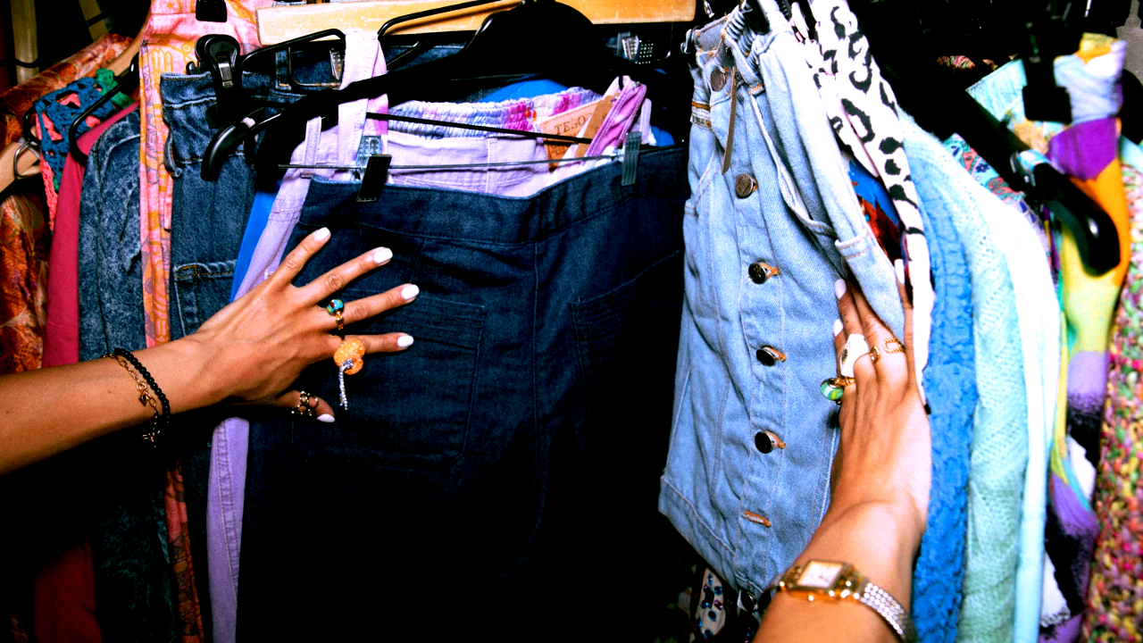 The Ultimate Guide to Finding Vintage Clothing Online
